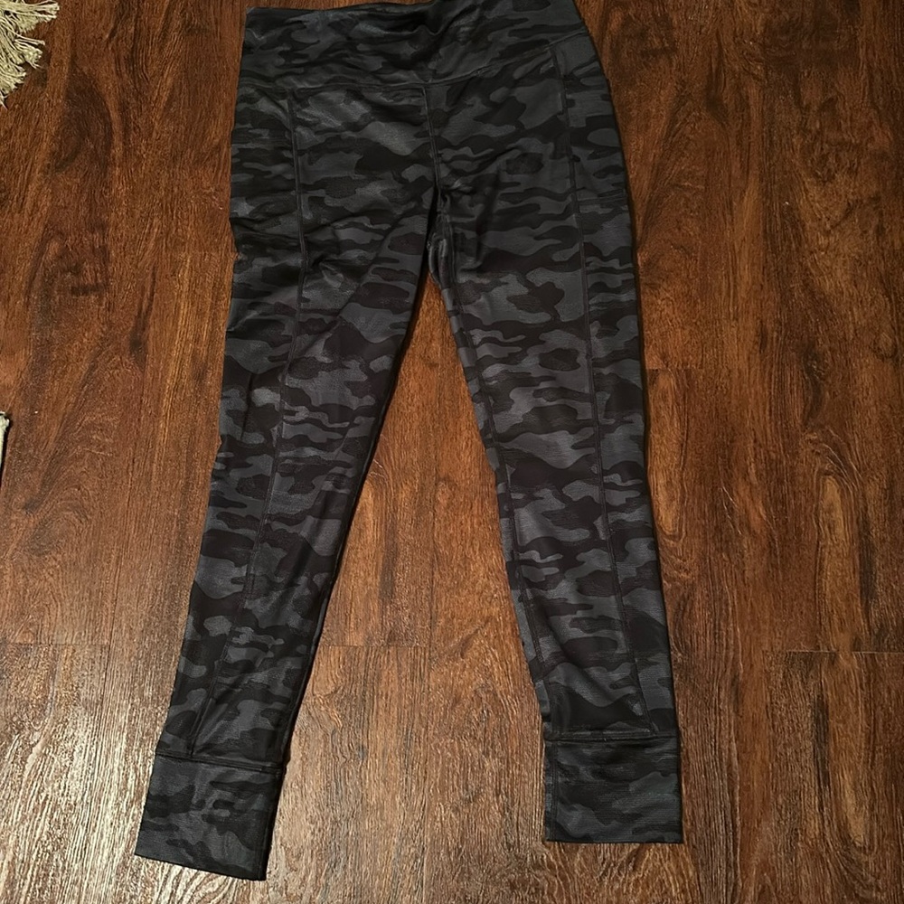 Reebok black camo yoga leggings/pockets, M, LN